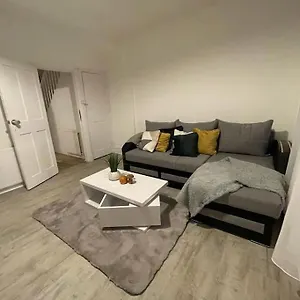 https://beautiful-2-bedroom-on-tower-bridge.brighton-hotels-england.com